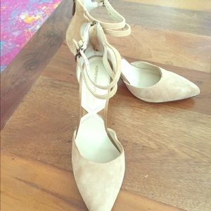 Adrienne Vittadini suede zip back heels